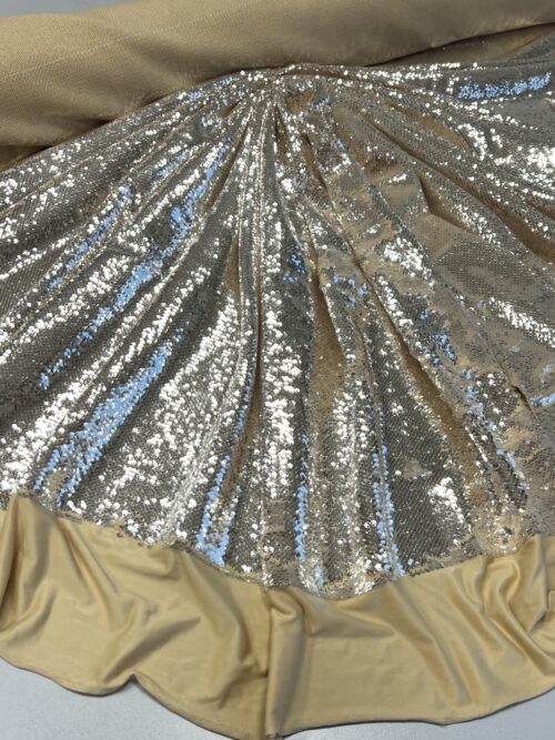 IMG_2679 Trikotažas suvinėtas žvyneliais (12 FB 0009)