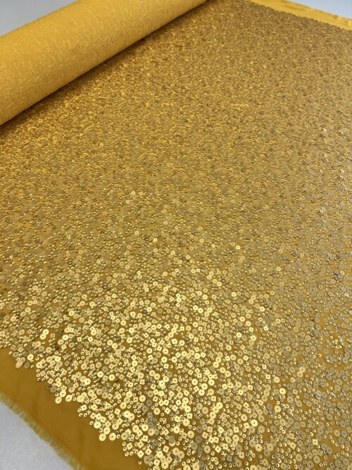 Audinys suvinėtas žvyneliais (10 FB 0003)