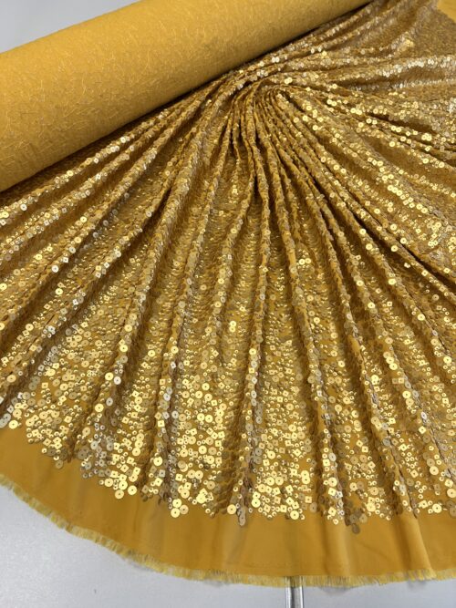 Audinys suvinėtas žvyneliais (10 FB 0003)