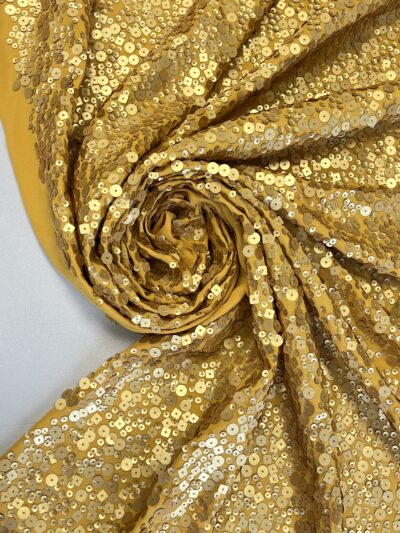 Audinys suvinėtas žvyneliais (10 FB 0003)