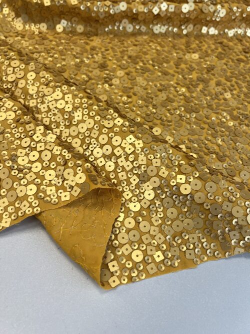 Audinys suvinėtas žvyneliais (10 FB 0003)