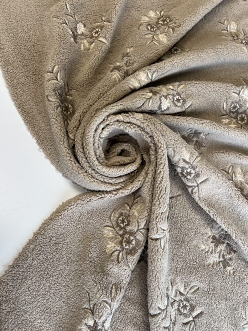 IMG_1425 Siuvinėtas “Teddy” audinys (18 KN 0002)