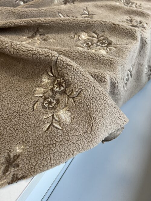 IMG_1426 Siuvinėtas “Teddy” audinys (18 KN 0002)