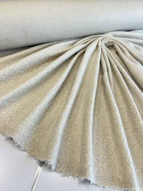 IMG_1554 “Bukle” tipo audinys (24 KN 0002)