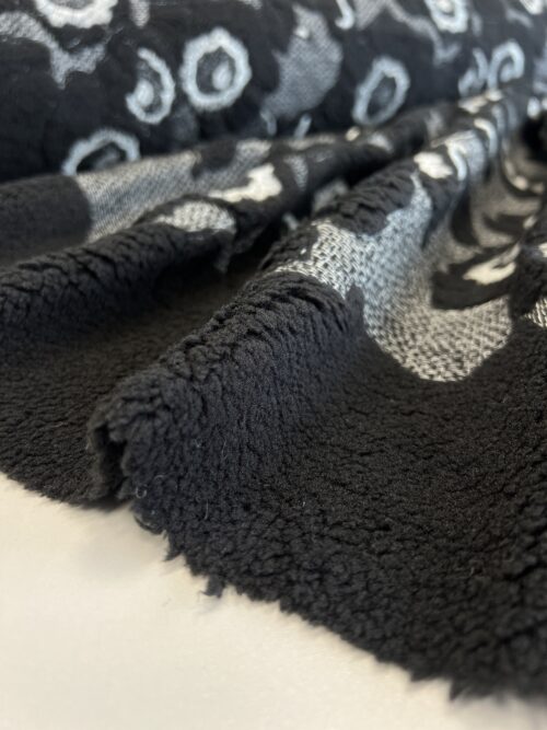 Siuvinėtas “Teddy” audinys (18 KN 0000)