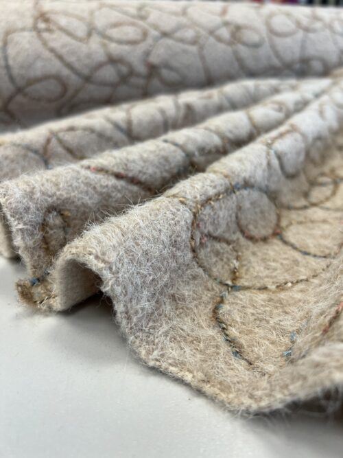 Siuvinėtas bukle audinys (26 KN 0005)