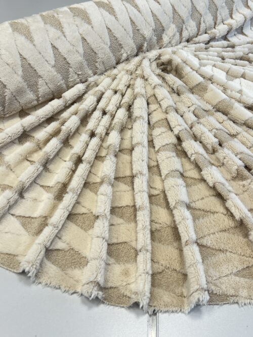 IMG_2771 Dirbtinis kailiukas (24 KN 0004)