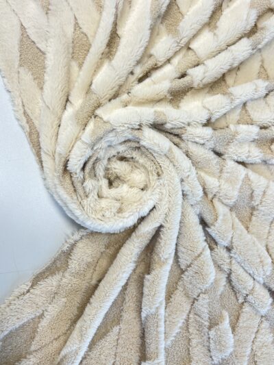 Dirbtinis kailiukas (24 KN 0004)